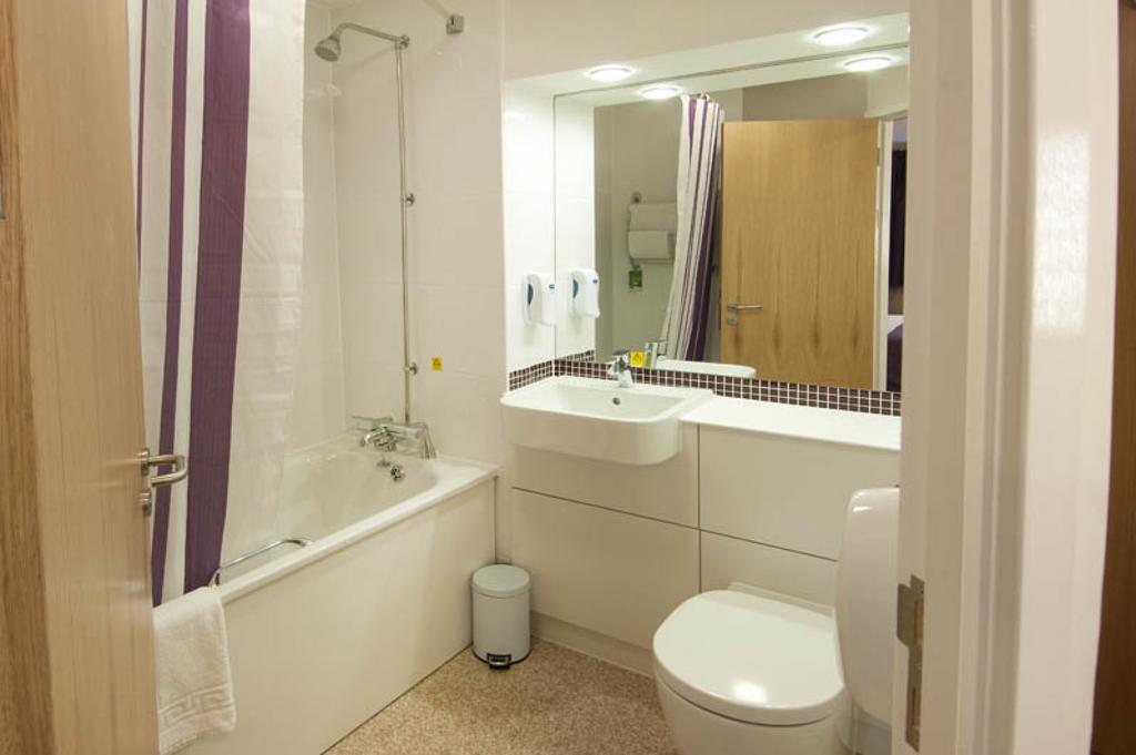 Premier Inn Stratford Upon Avon Waterways Room photo