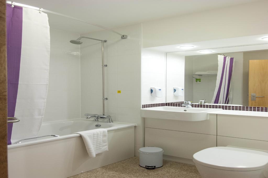Premier Inn Stratford Upon Avon Waterways Exterior photo