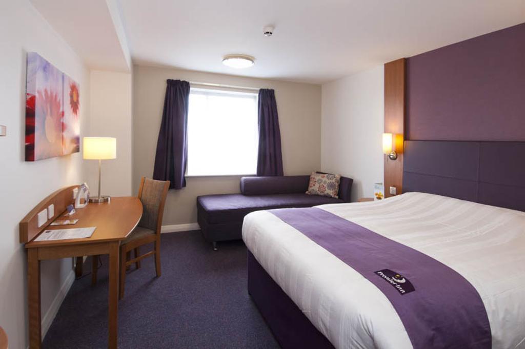 Premier Inn Stratford Upon Avon Waterways Exterior photo