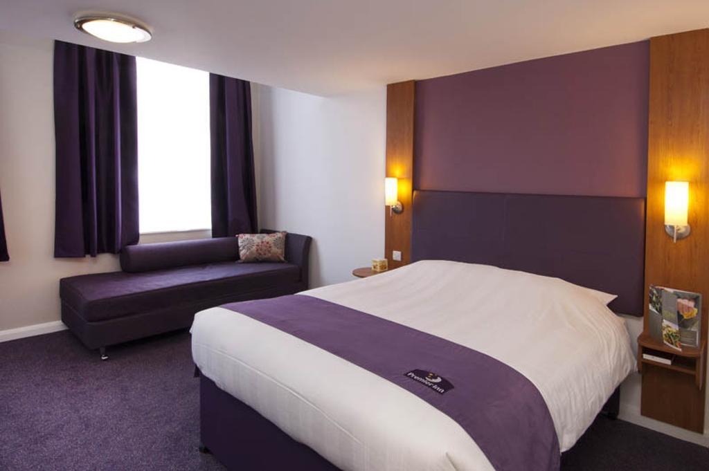 Premier Inn Stratford Upon Avon Waterways Exterior photo