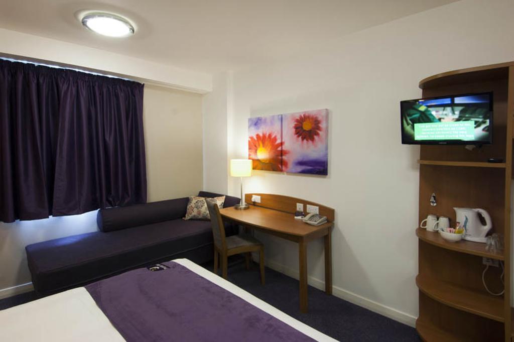 Premier Inn Stratford Upon Avon Waterways Exterior photo