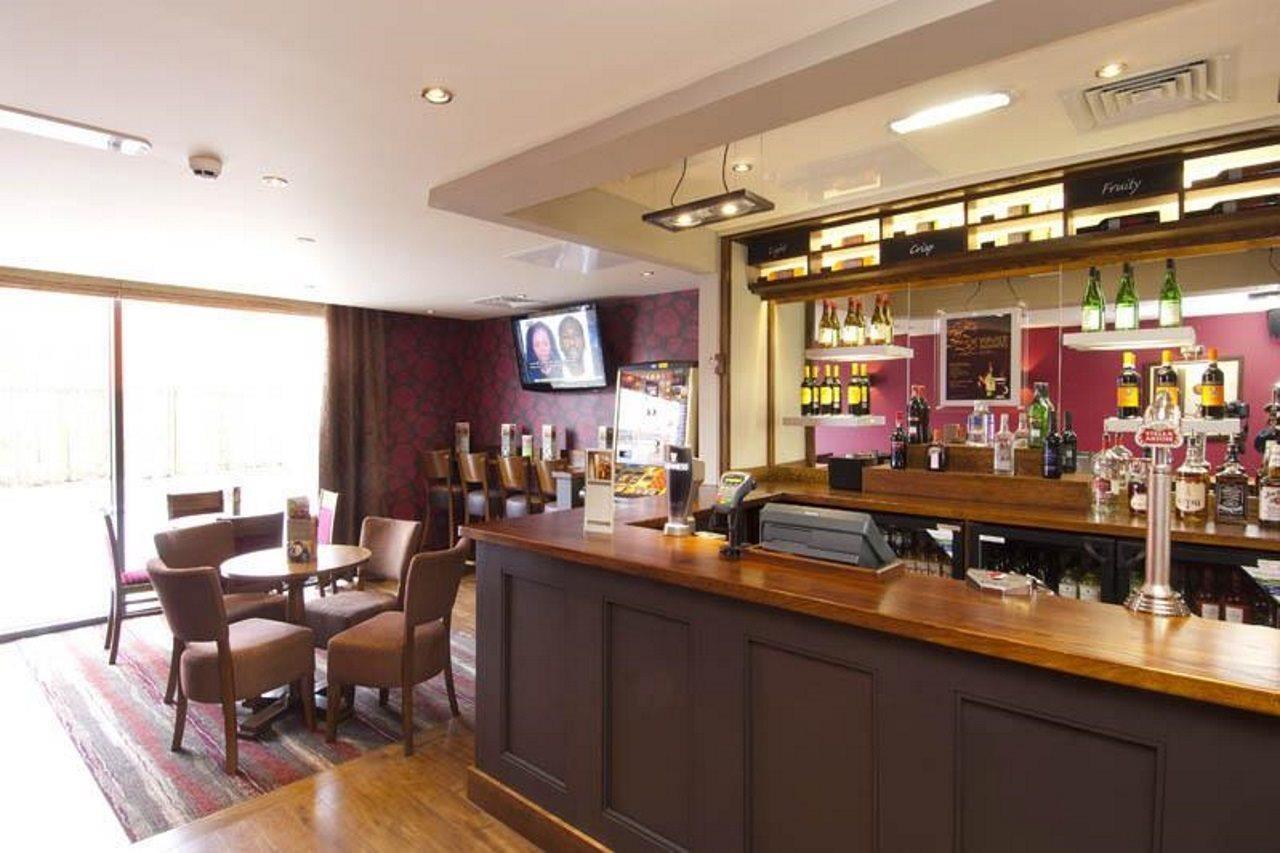 Premier Inn Stratford Upon Avon Waterways Exterior photo